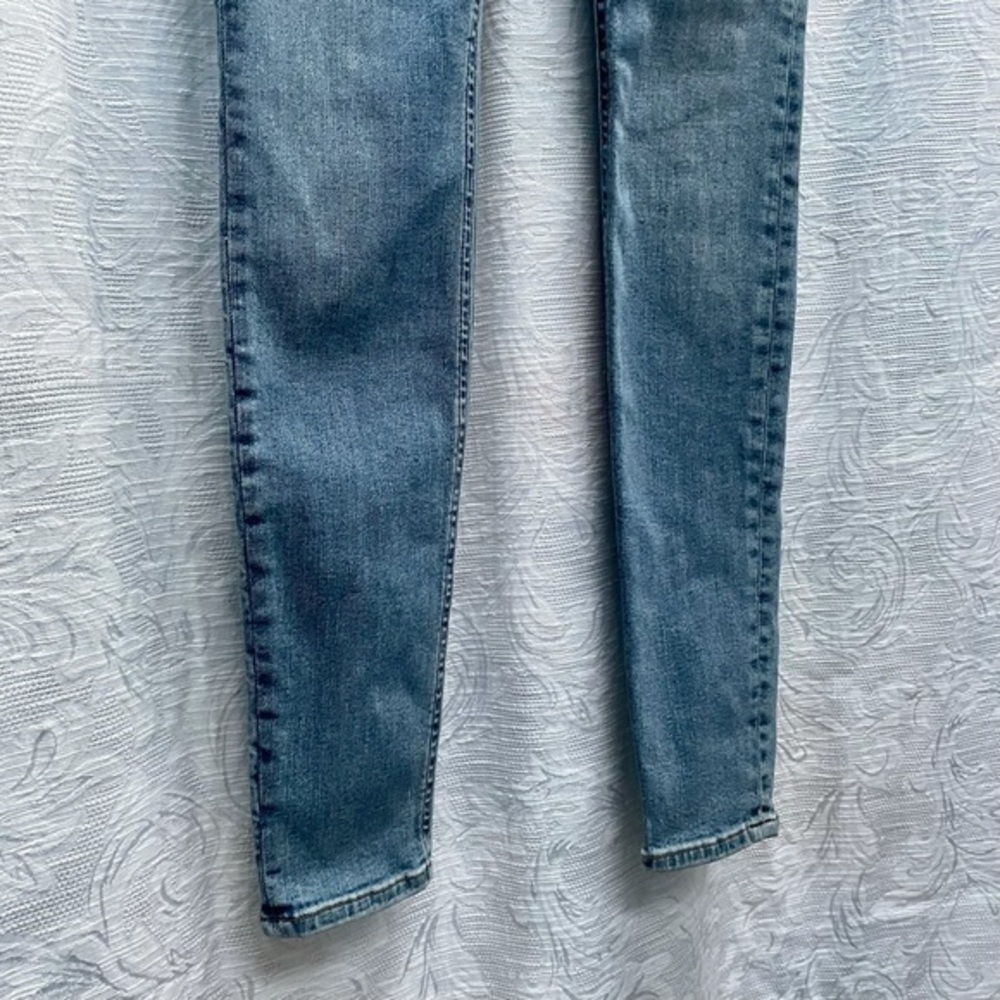 Acne Studios Skinny 5 Midrise Jeans in Vintage Wash - Picture 7 of 8